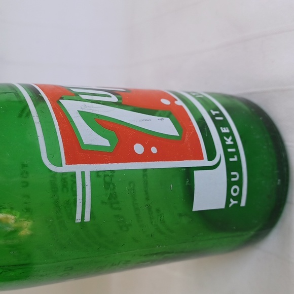 Vintage 7 Up 7 Oz. Glass Pop/Soda Bottle - Picture 3 of 6